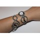 Bracelet montre- Piéce Unique- Duo d'aluminium noir argenté et perles de verre
